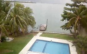 Penthouse 205 Sq M On Lagoon, 3 Bedrooms 2 Bathrooms For Up To 8 Guests